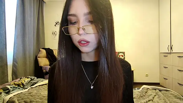 Qwami Amie online show from February 22, 8:35 am