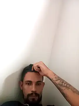 Snapshot of leobct555 chatting on December 17, 8:37 pm leobct555 online show from December 17, 8:37 pm