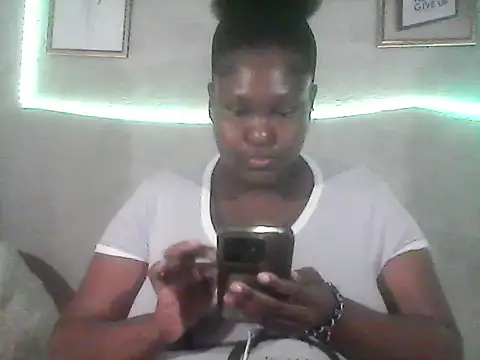 sweetmilkylady online show from April 1, 8:26 am