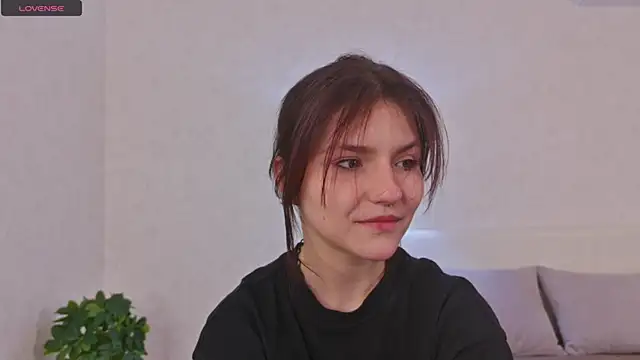 NyraVesperis online show from April 23, 6:14 am