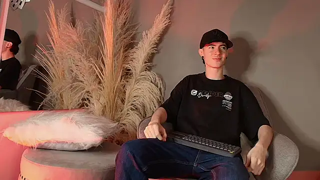 LioyQueen online show from January 18, 3:43 am