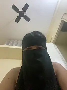 Snapshot of sara___fun chatting on February 13, 7:10 pm sara fun online show from February 13, 7:10 pm