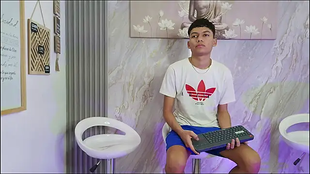 HORNY PRETTY online show from February 7, 1:15 pm