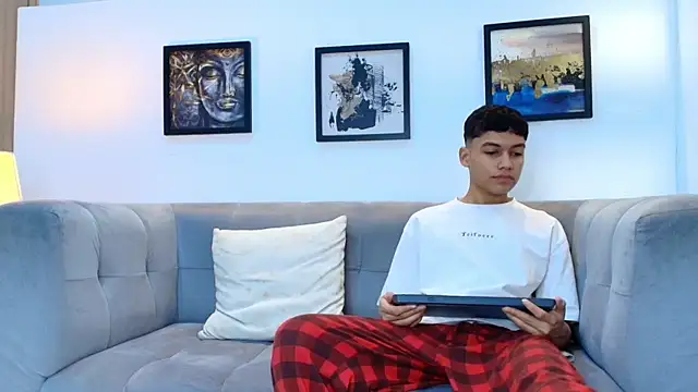 HORNY PRETTY online show from April 7, 9:37 pm