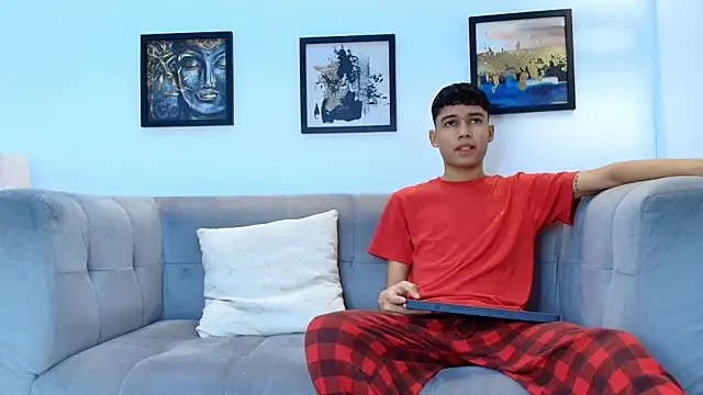 HORNY PRETTY online show from April 9, 7:19 pm