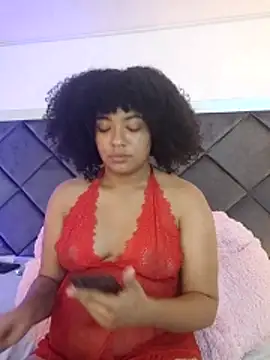 LunaaCurly online show from April 10, 7:40 pm