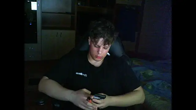 Snapshot of GymGuy0505 chatting on March 8, 1:25 am GymGuy0505 online show from March 8, 1:25 am