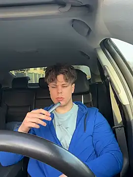 Snapshot of GymGuy0505 chatting on March 18, 5:43 am GymGuy0505 online show from March 18, 5:43 am