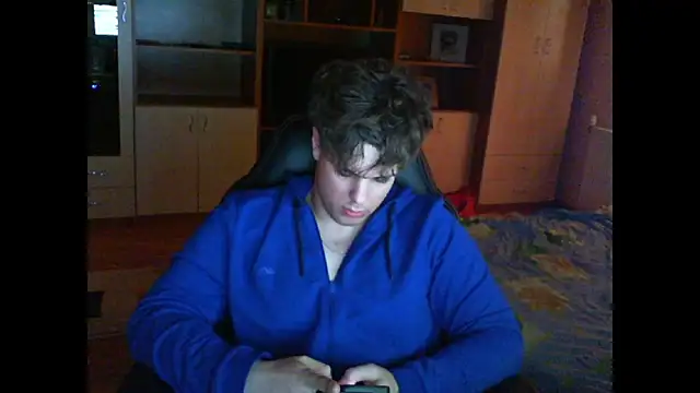 Snapshot of GymGuy0505 chatting on March 19, 7:34 am GymGuy0505 online show from March 19, 7:34 am