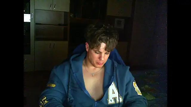 Snapshot of GymGuy0505 chatting on March 23, 10:58 pm GymGuy0505 online show from March 23, 10:58 pm