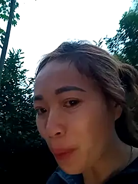 little-effy online show from April 1, 11:22 am