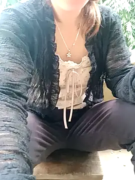 Snapshot of little-effy chatting on July 15, 10:42 am little-effy online show from July 15, 10:42 am