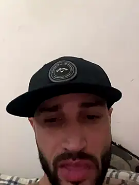 Snapshot of kingNQueen1211 chatting on December 22, 5:43 pm kingNQueen1211 online show from December 22, 5:43 pm