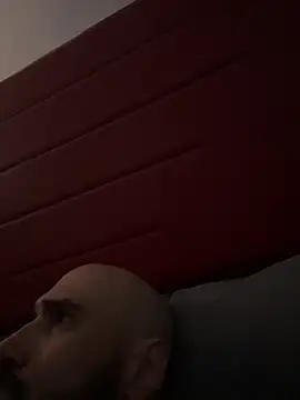 Snapshot of kingNQueen1211 chatting on March 1, 10:06 am kingNQueen1211 online show from March 1, 10:06 am