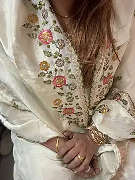 butterflyslay online show from April 8, 4:01 am