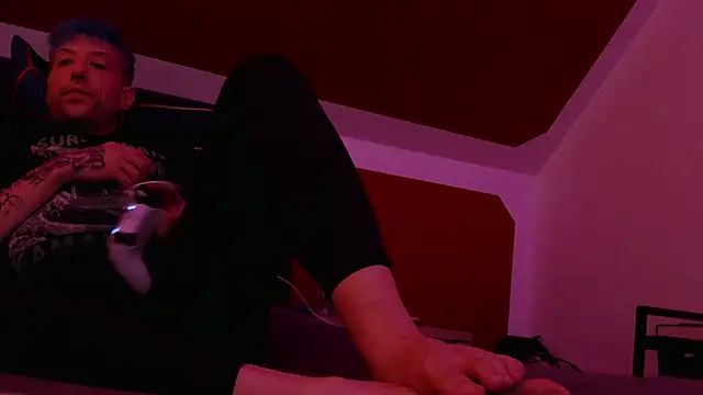 AskAveryAnything online show from April 22, 8:10 pm