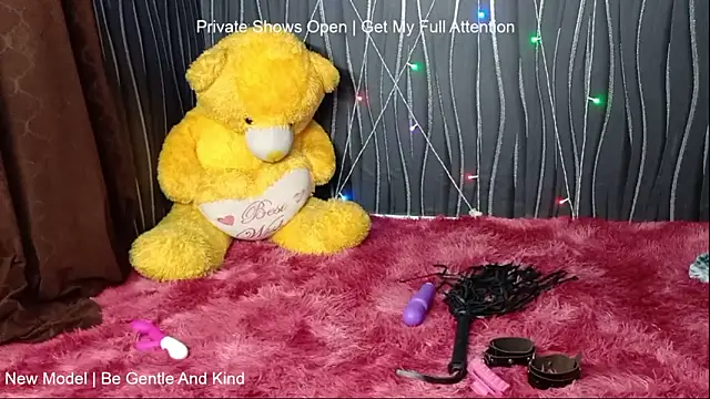 Snapshot of khushigoesnaughty0 chatting on February 3, 6:22 am khushigoesnaughty0 online show from February 3, 6:22 am