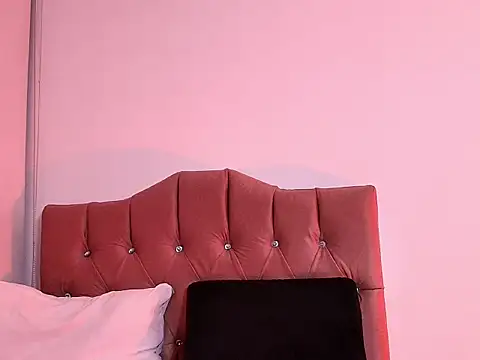 Snapshot of emma_honey__ chatting on February 24, 3:15 am emma honey online show from February 24, 3:15 am