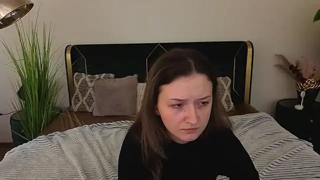 CyrenaLuxe online show from March 21, 8:19 am