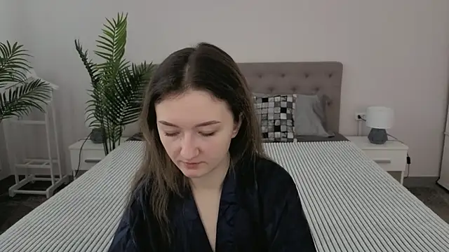 CyrenaLuxe online show from March 25, 6:41 am