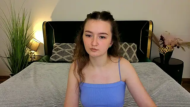 CyrenaLuxe online show from May 11, 7:33 pm