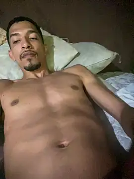 Snapshot of rocchw chatting on January 14, 2:50 am rocchw online show from January 14, 2:50 am