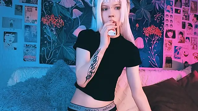 PeacchyPawss online show from December 23, 7:28 am