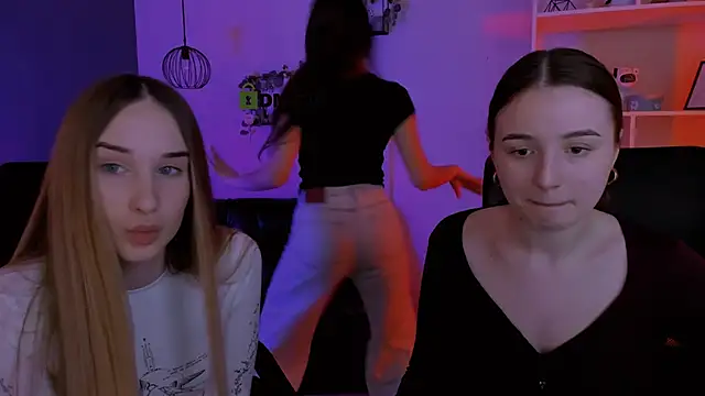 mila firee online show from April 21, 7:58 am