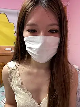 Snapshot of Momochen8839 chatting on April 5, 12:57 pm Momochen8839 online show from April 5, 12:57 pm