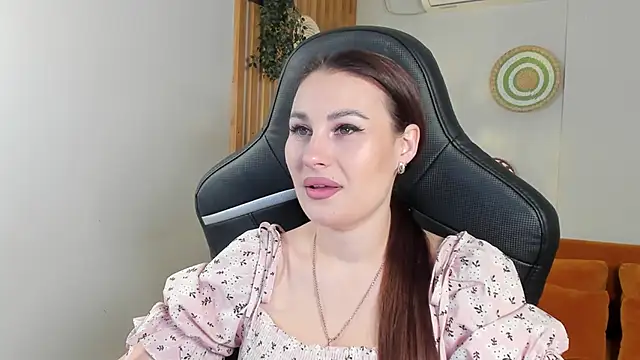 NoraFoxes online show from February 5, 5:23 am