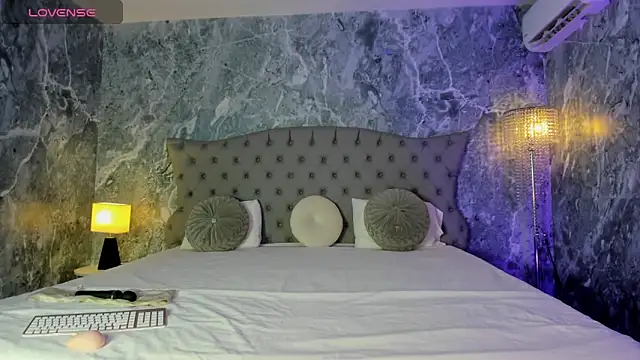 EVANGELIINE 21 online show from April 4, 6:49 pm