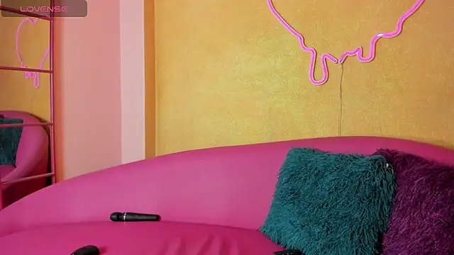 EVANGELIINE 21 online show from April 19, 8:00 pm