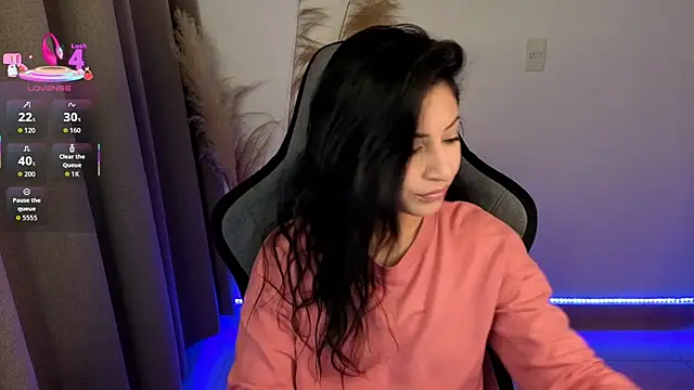 Snapshot of chloebum_ chatting on May 13, 10:56 am chloebum online show from May 13, 10:56 am