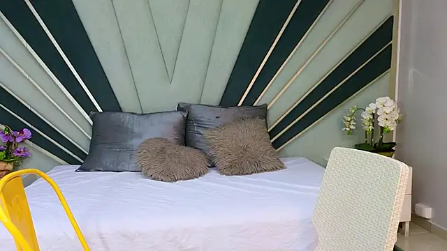 DulceeEsmeralda online show from April 10, 2:11 pm