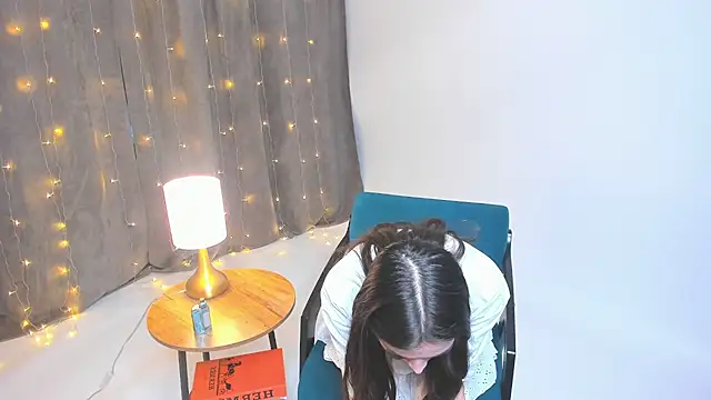 YvonneRobes online show from December 20, 11:50 am