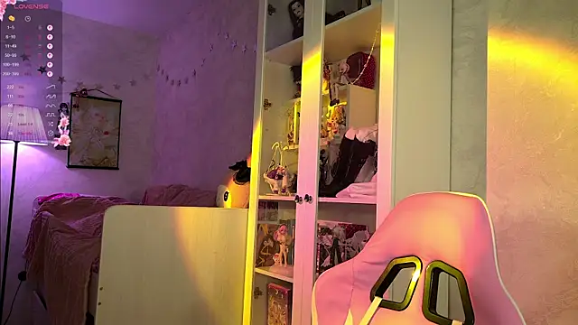 MiraJades online show from April 17, 9:07 pm