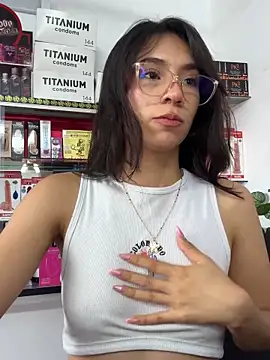 lunaluxury22 online show from February 7, 2:43 pm