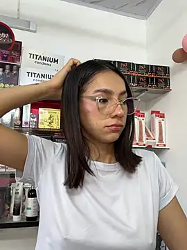 lunaluxury22 online show from March 5, 2:02 pm