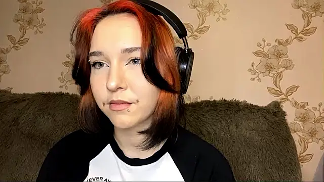 EmilyVeiro online show from February 6, 5:27 pm