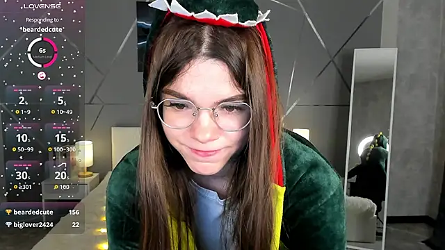 miss  evelyne online show from December 20, 3:35 am