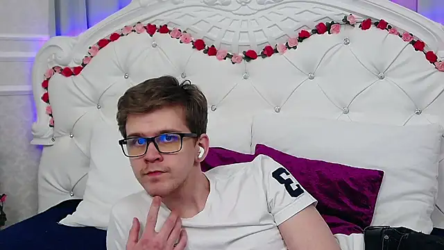 NickJohnas online show from April 12, 6:35 pm