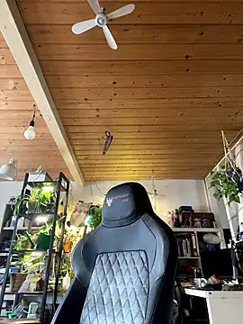 YoursxTruly online show from January 14, 10:54 am