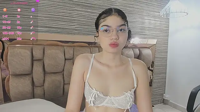 Snapshot of chloe_cortez chatting on June 11, 9:51 am chloe cortez online show from June 11, 9:51 am
