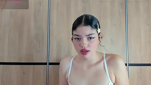 Snapshot of chloe_cortez chatting on July 4, 12:00 pm chloe cortez online show from July 4, 12:00 pm