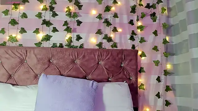 Ayla-marttinez online show from March 31, 1:40 am