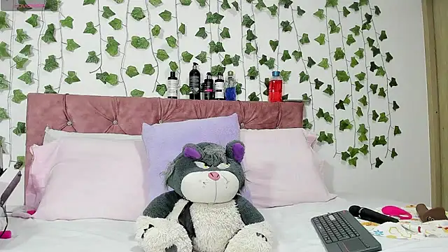Snapshot of Ayla-marttinez chatting on July 13, 12:35 am Ayla-marttinez online show from July 13, 12:35 am