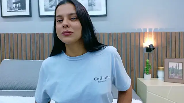 Mia Bellefort online show from February 6, 7:50 pm