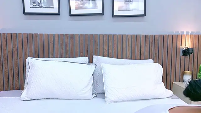 Mia Bellefort online show from April 9, 8:03 pm