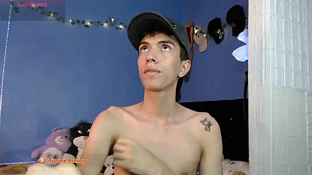 Juan Gomezz26 online show from August 4, 10:34 pm