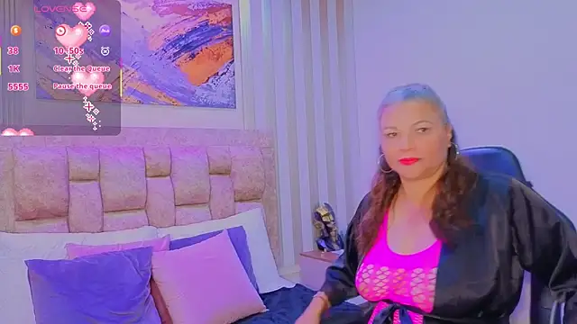 Snapshot of persefone_sky chatting on February 20, 3:47 am persefone sky online show from February 20, 3:47 am